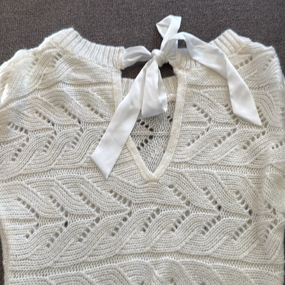 Abercrombie sweater with ribbon tie back - Picture 3 of 3